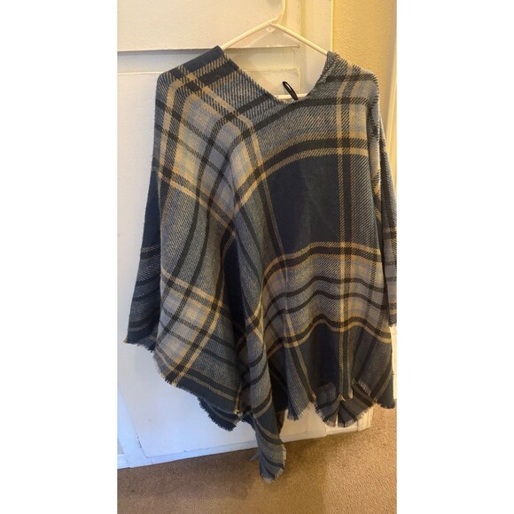 Women's  Cape- Wrap Blue plaid for Fall or Winter ,One Size - Picture 4 of 11